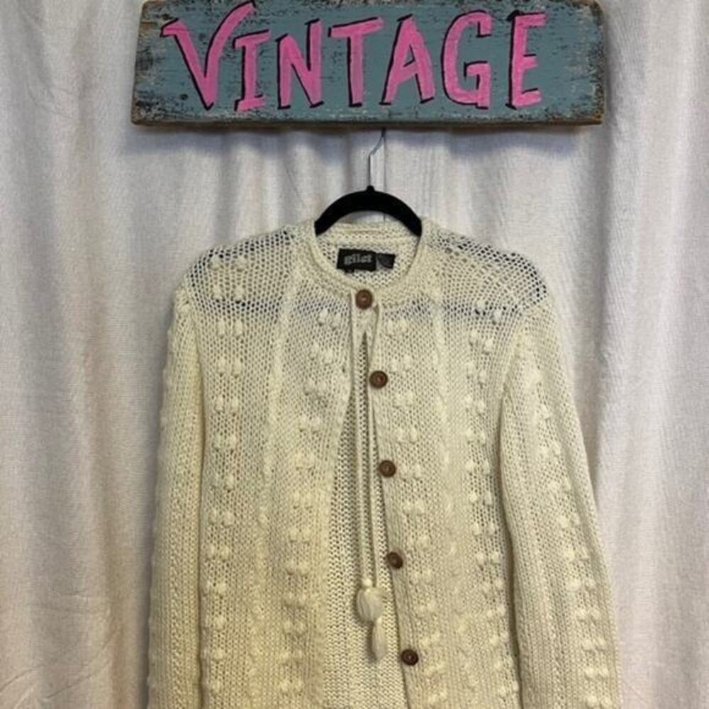 Vintage 70s Chunky Knit Cream Sweater with Pockets and Large Wood Buttons 4